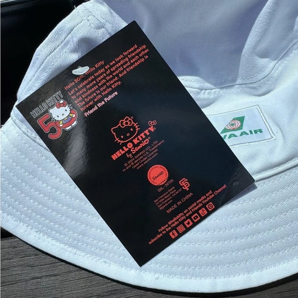 SF Giants Hello Kitty Bucket Hat - Picture 3 of 3